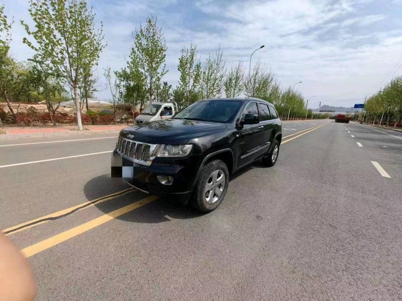 青岛11年Jeep大切诺基9