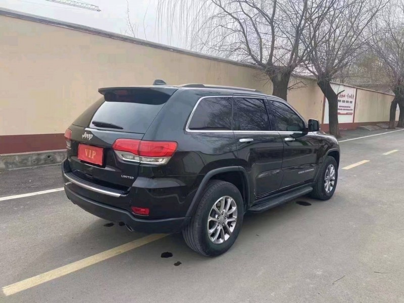 青岛17年Jeep大切诺基5