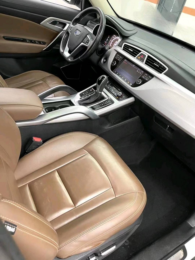 成都17年吉利缤越8