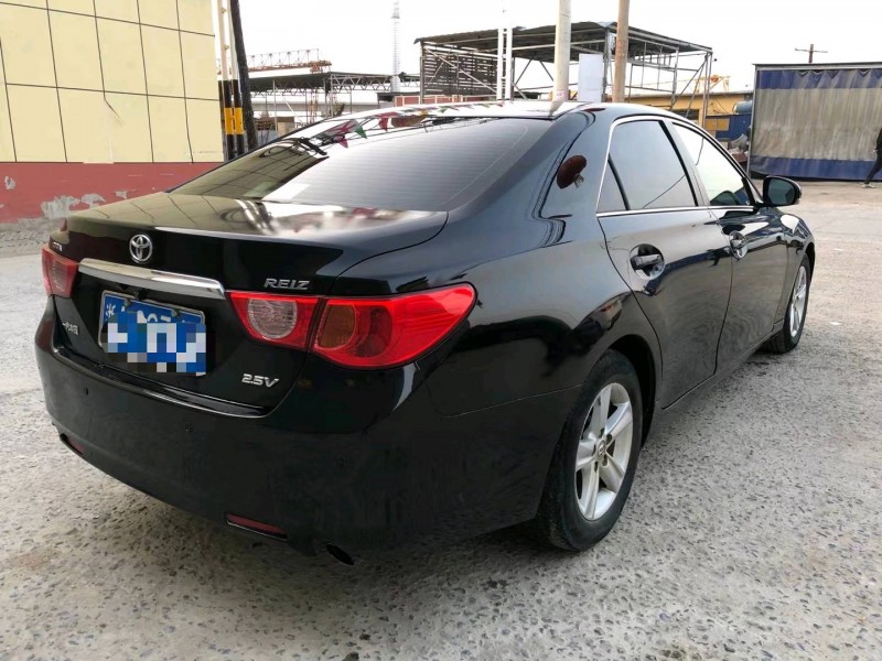 保定12年丰田锐志8