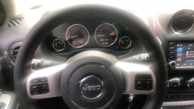 青岛14年Jeep指南者8