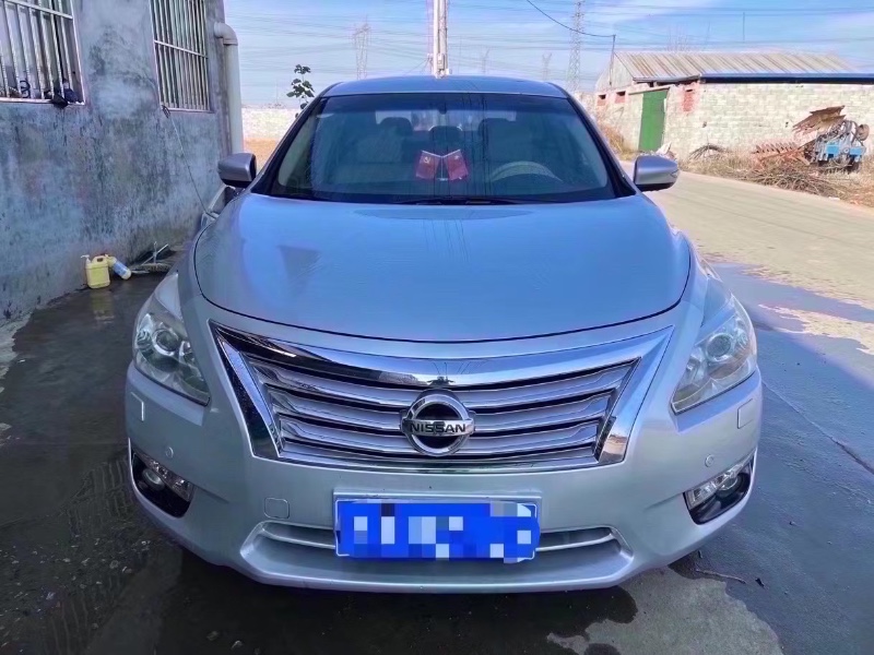 青岛13年日产天籁1