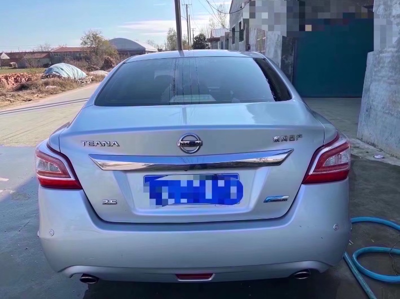 青岛13年日产天籁2