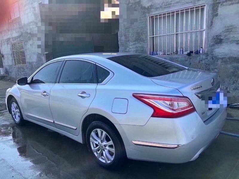 青岛13年日产天籁3