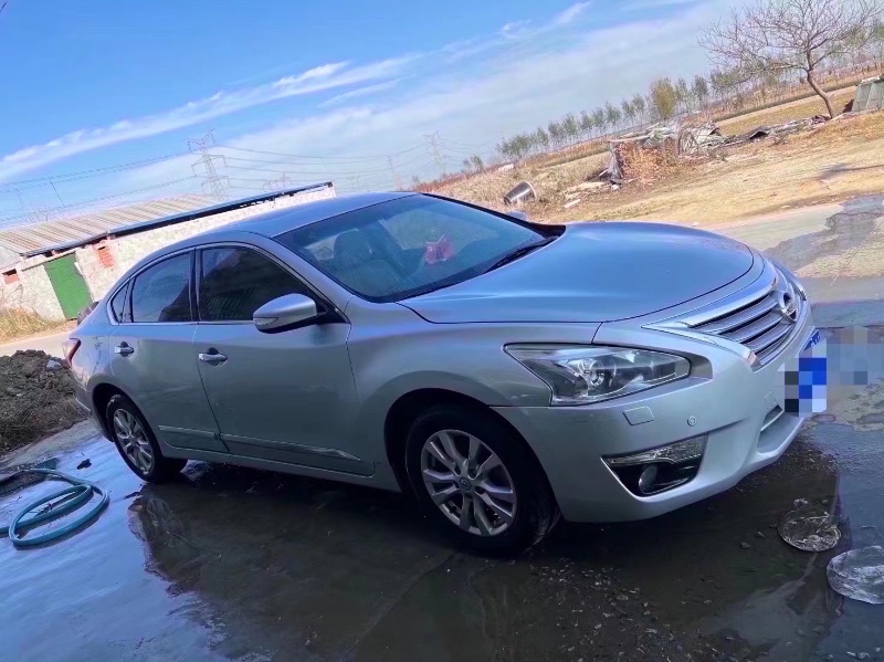 青岛13年日产天籁5