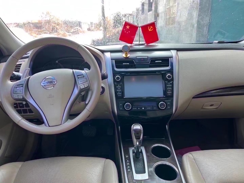 青岛13年日产天籁8