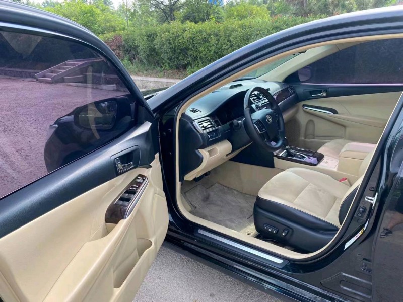 青岛16年丰田凯美瑞5