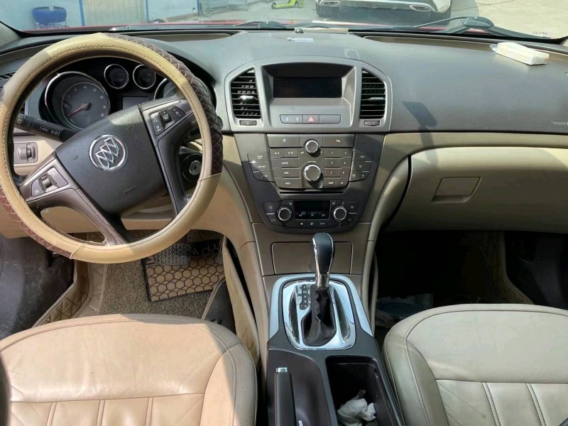 济宁10年别克君威4