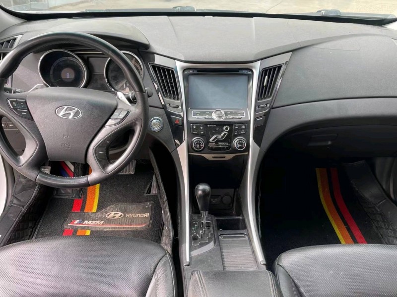 济宁11年现代索纳塔八4