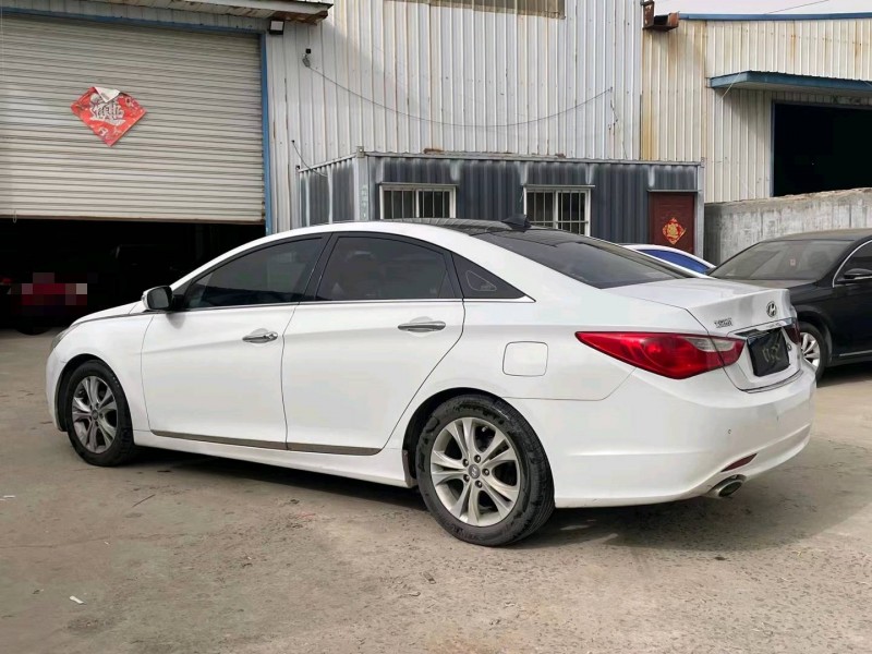 济宁11年现代索纳塔八8