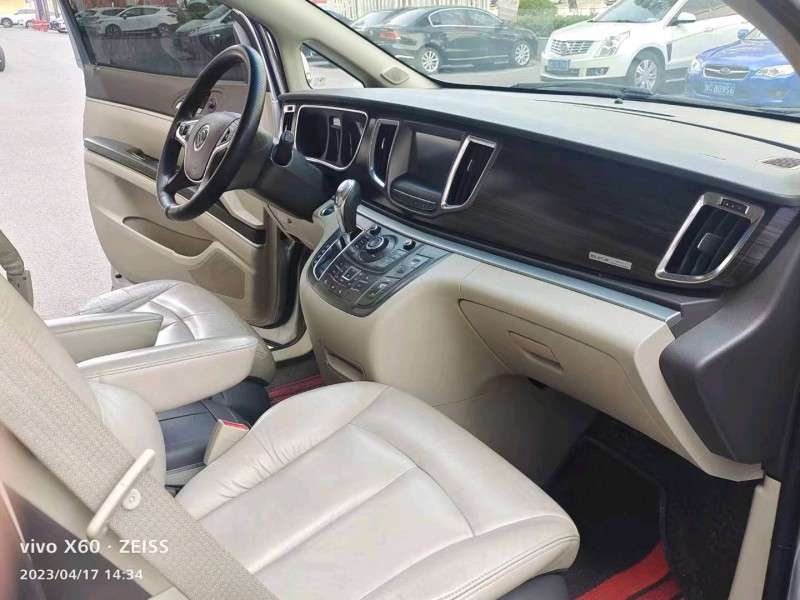 青岛16年别克GL84