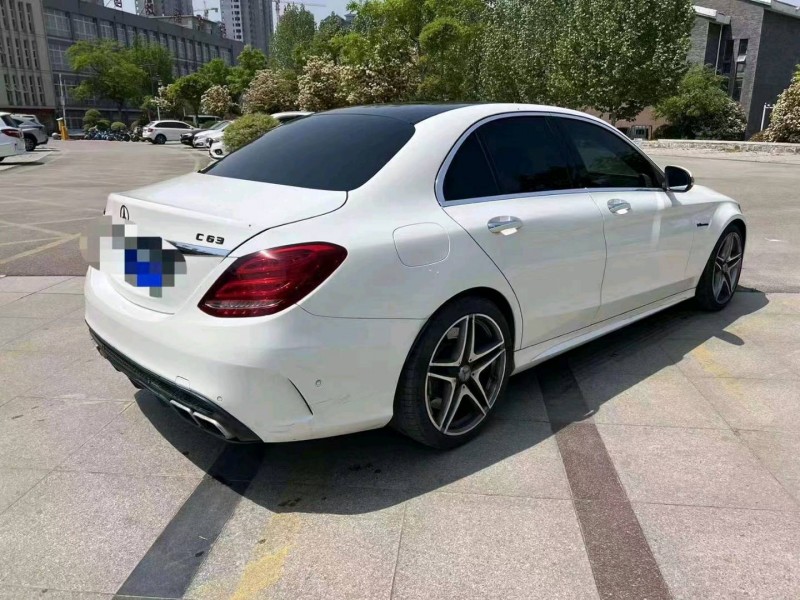 青岛16年奔驰AMG4