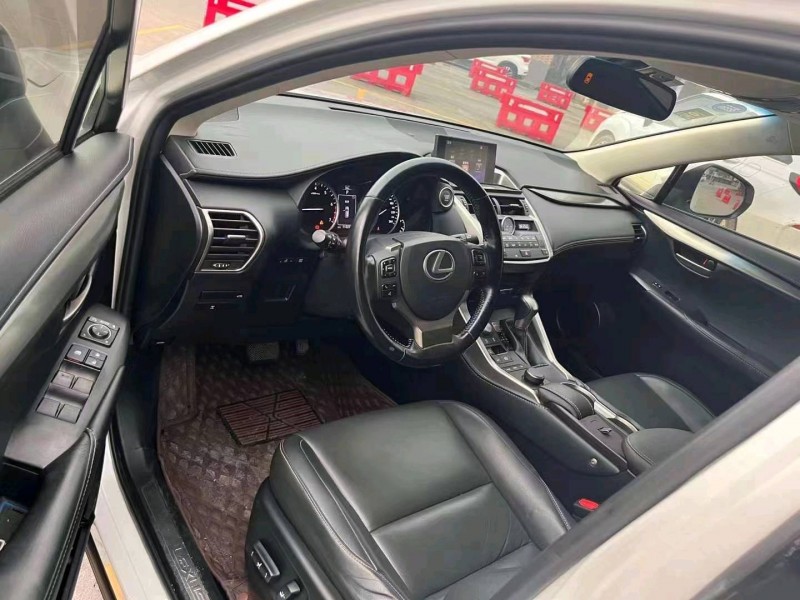 深圳15年雷克萨斯NX8