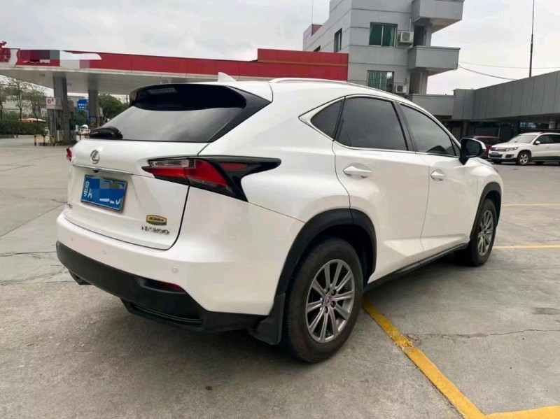深圳15年雷克萨斯NX7