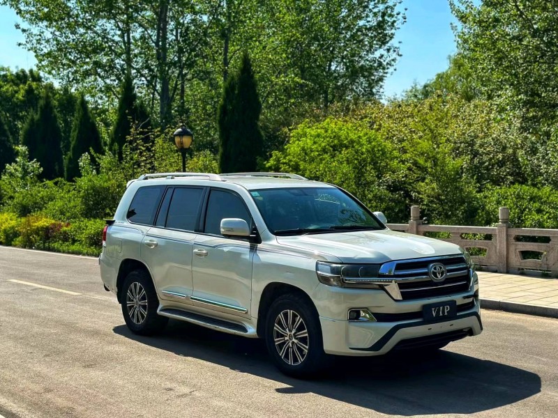 济南17年丰田兰德酷路泽2