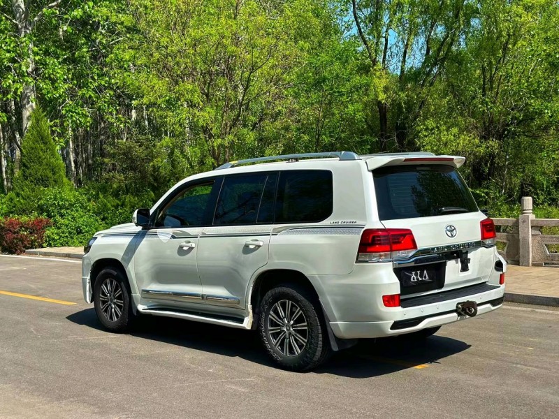 济南17年丰田兰德酷路泽6