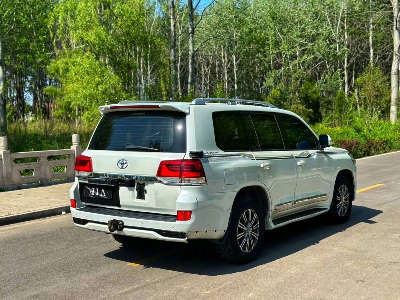 济南17年丰田兰德酷路泽7