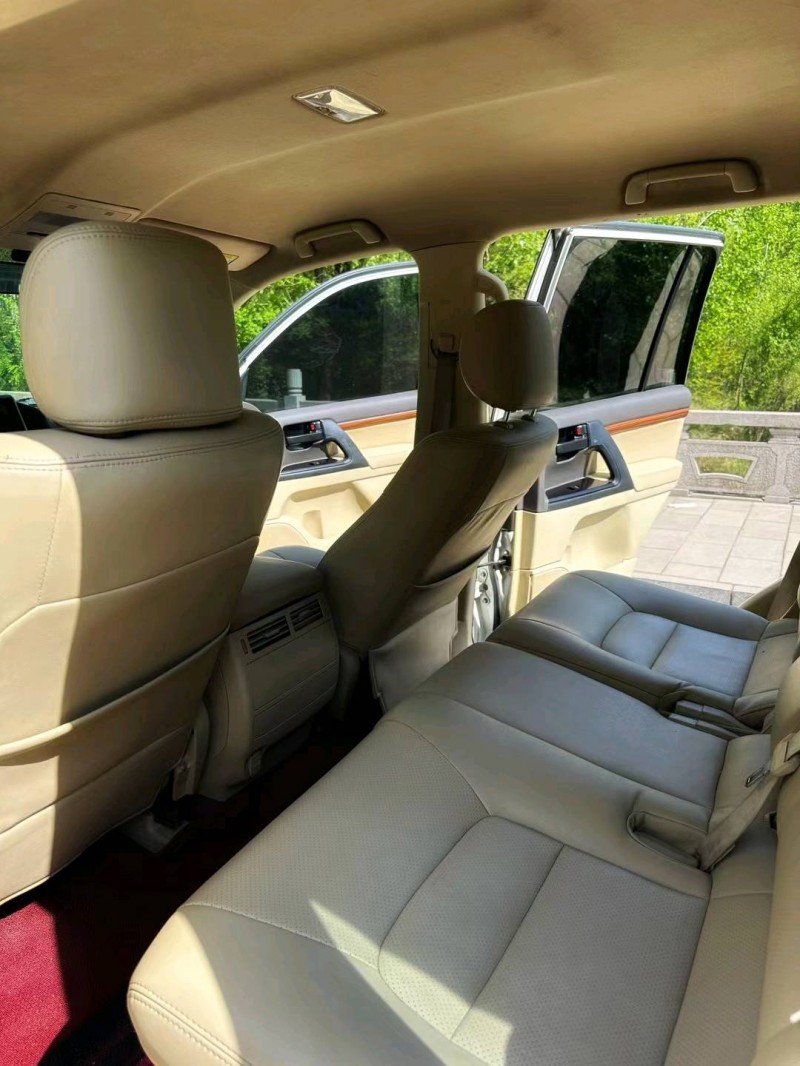 济南17年丰田兰德酷路泽9