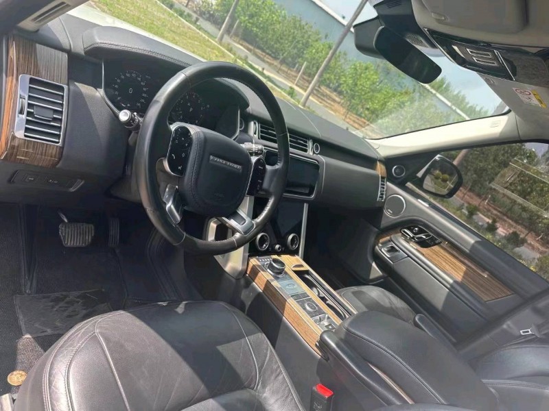 青岛19年路虎揽胜行政9