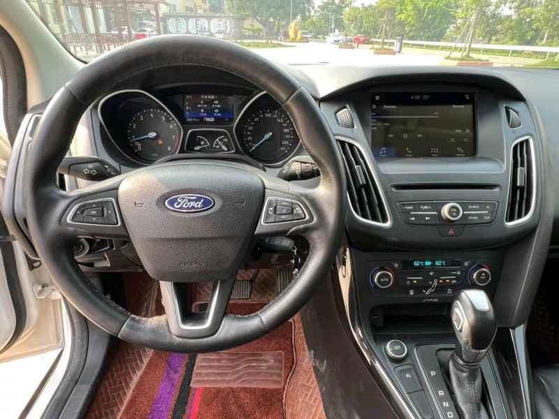 汕头17年福特福克斯5