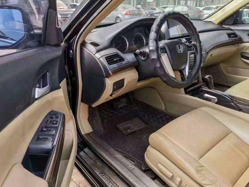 济南13年本田雅阁6