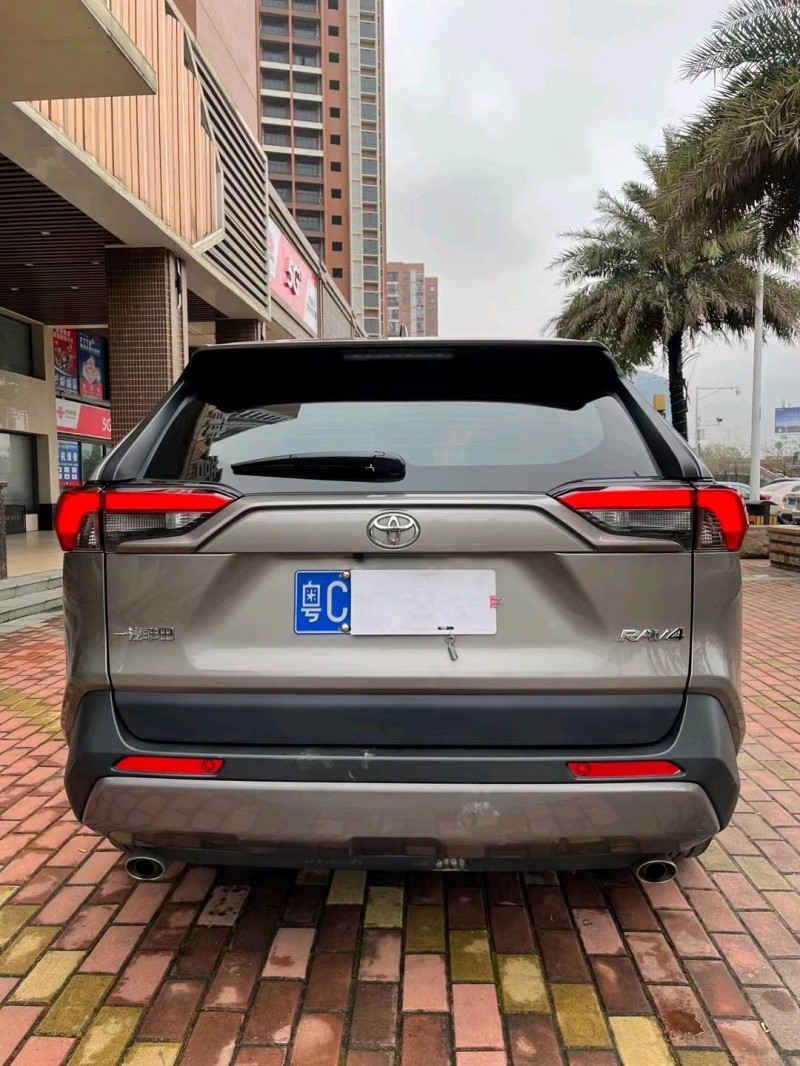 深圳22年丰田RAV42