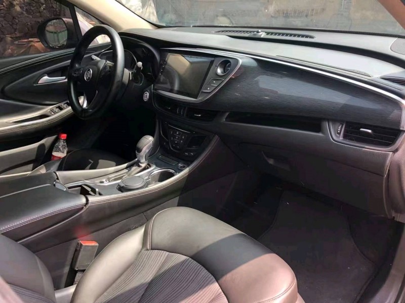 青岛16年别克昂科威8