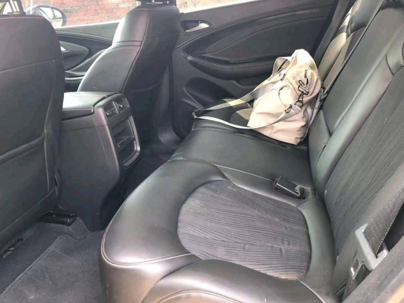 青岛16年别克昂科威9