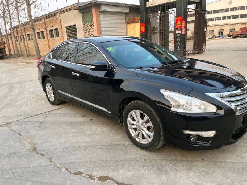 保定15年日产天籁2