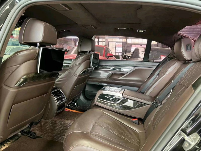 济宁17年宝马7系5