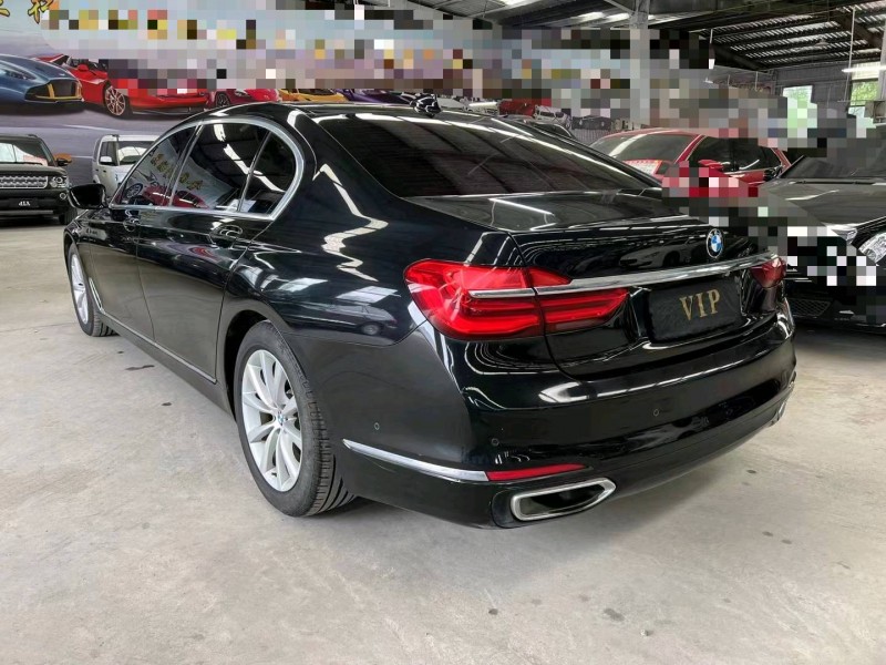 济宁17年宝马7系8