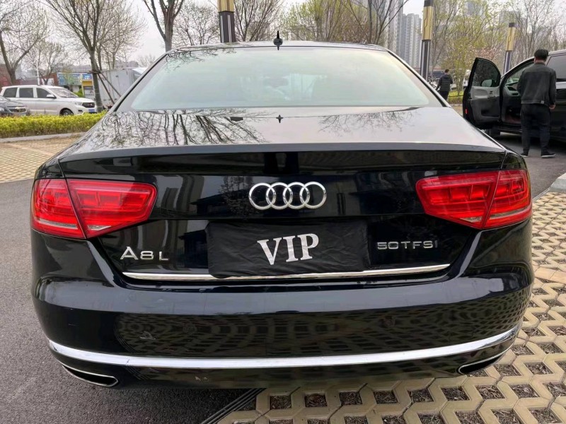 济宁13年奥迪A8L9