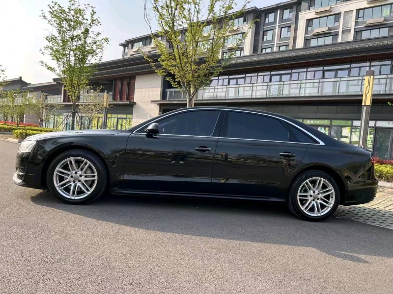 济宁18年奥迪A8L4