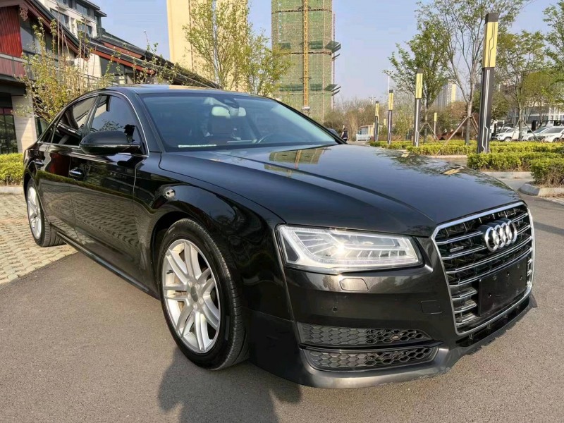 济宁18年奥迪A8L3