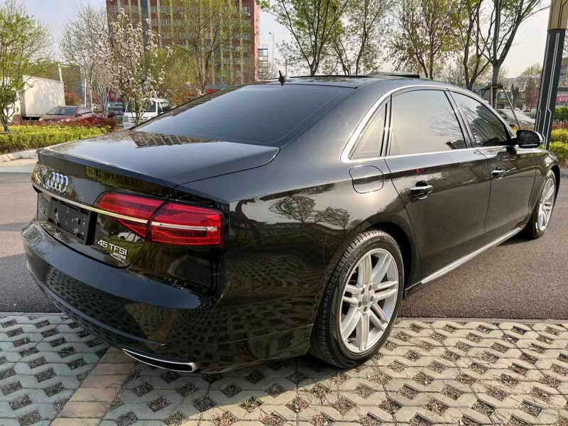济宁18年奥迪A8L7