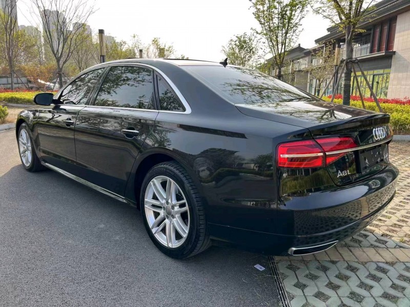 济宁18年奥迪A8L8