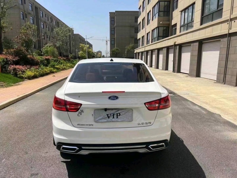 济南18年福特福睿斯9