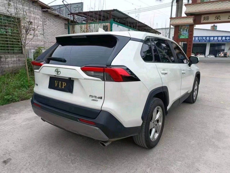 深圳21年丰田RAV4荣放9