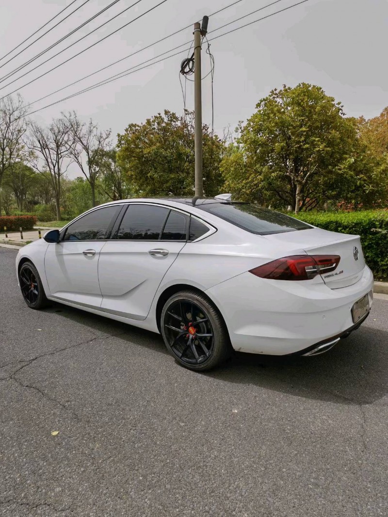 苏州19年别克君威5