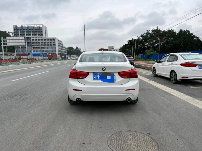 广州21年宝马1系9