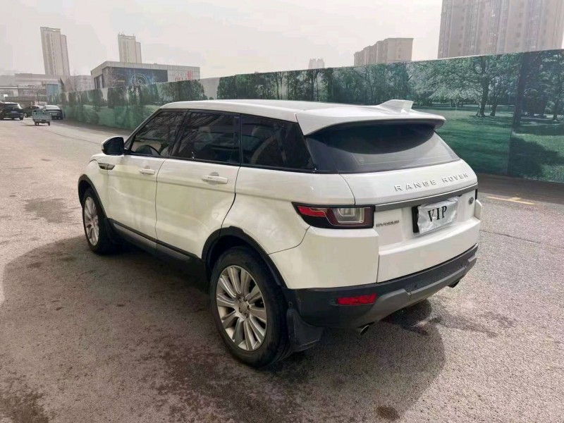 青岛18年路虎极光4