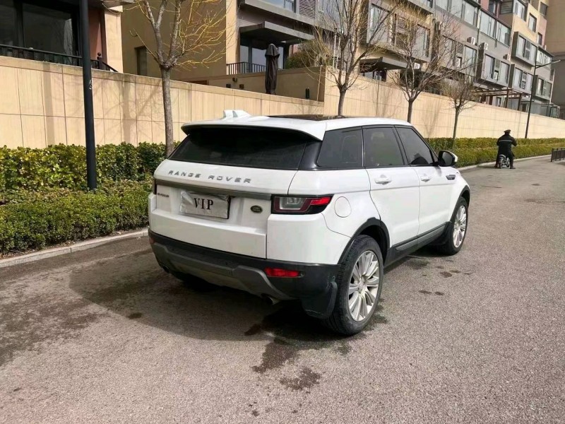 青岛18年路虎极光5