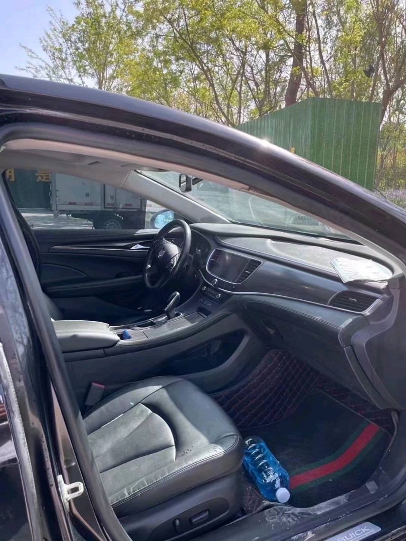 青岛18年别克君越8