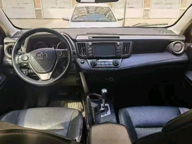 重庆19年丰田RAV4荣放4