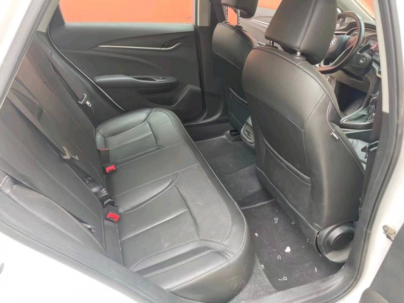 青岛21年别克英朗5