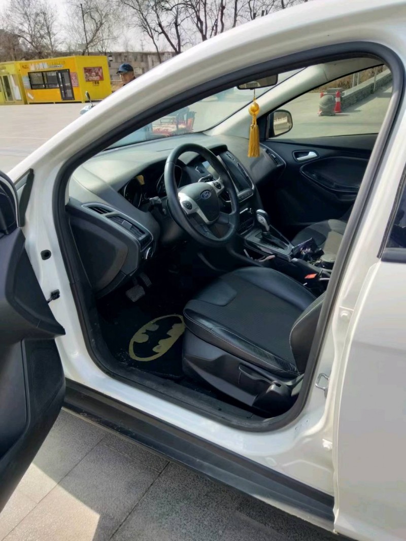 青岛14年福特福克斯8