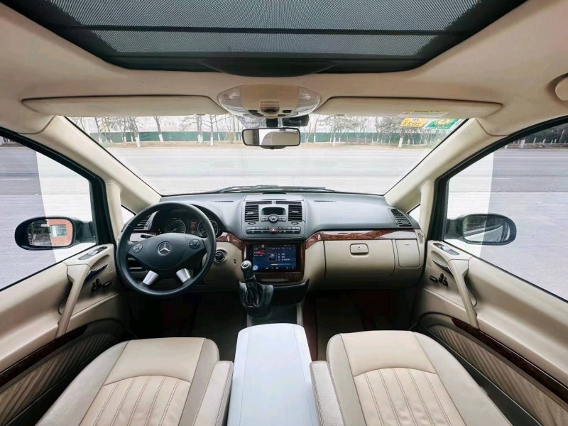 北京11年奔驰唯雅诺4