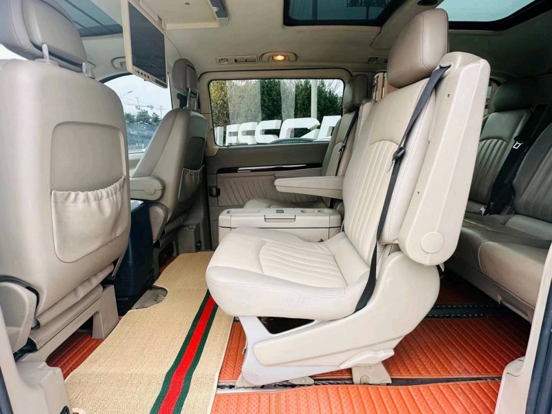 北京11年奔驰唯雅诺5