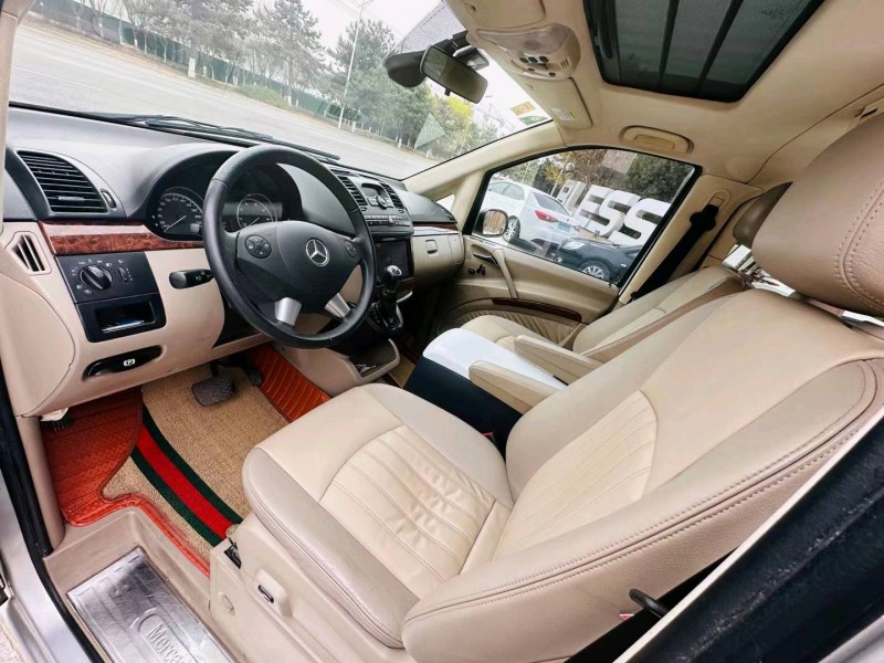 北京11年奔驰唯雅诺6