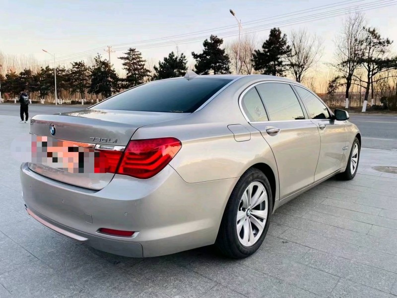 北京11年宝马7系8